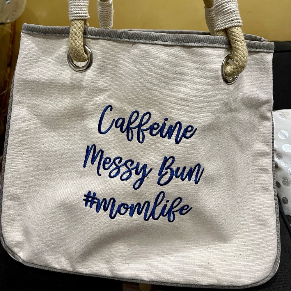 Cute mommy tote for a picnic 🥰